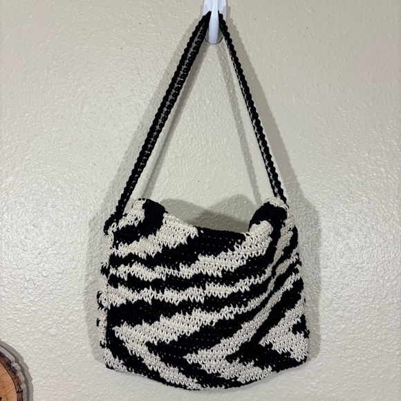 Wild Fable Crochet Cream Black Chevron Print Shoulder Bag - Picture 5 of 5